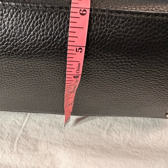 Kate Spade Large Tote Bag Classic Black Leather w/Tassle Accent - Picture 11 of 13